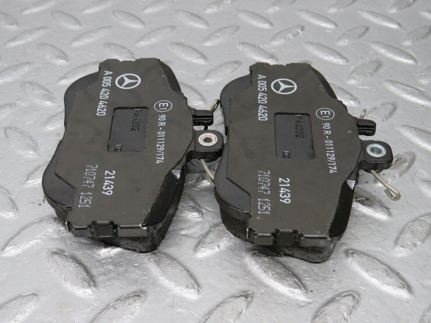 38206 Mercedes-Benz W202 Genuine Front Brake Pads New 0054204620