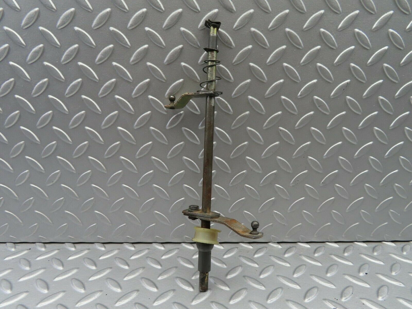 6402 Mercedes-Benz W126 380SE Accelerator Pedal Linkage