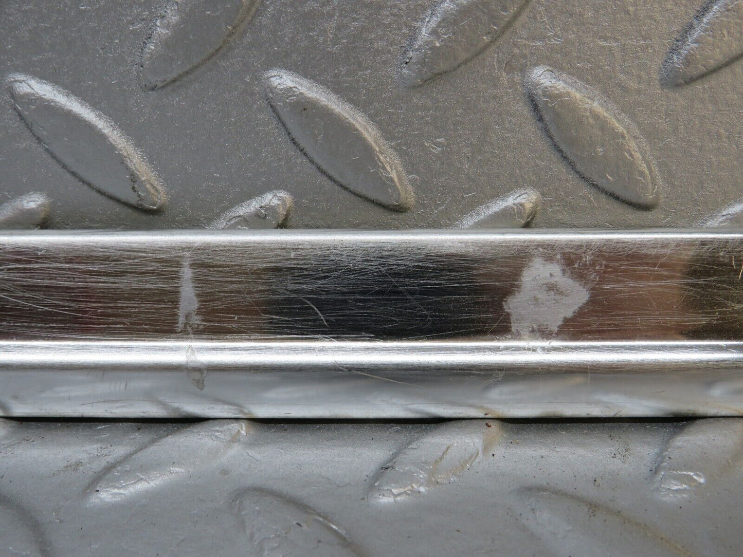 40179 Mercedes-Benz R107 350SL Coupe Right Door Chrome Trim
