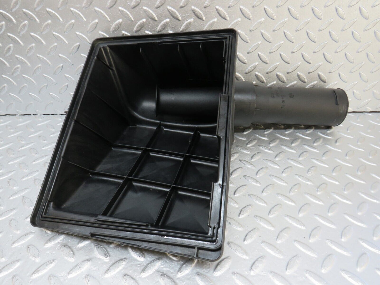 33220 Mercedes-Benz W202 C180 Air Filter Box Housing 1110940202