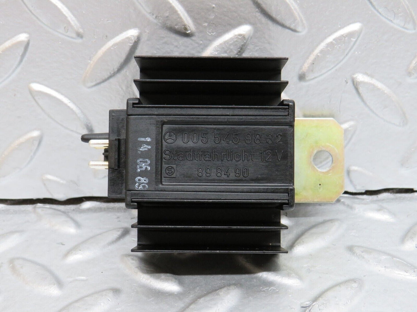 29449 Mercedes-Benz W124 230E ECU Relay 0055459832