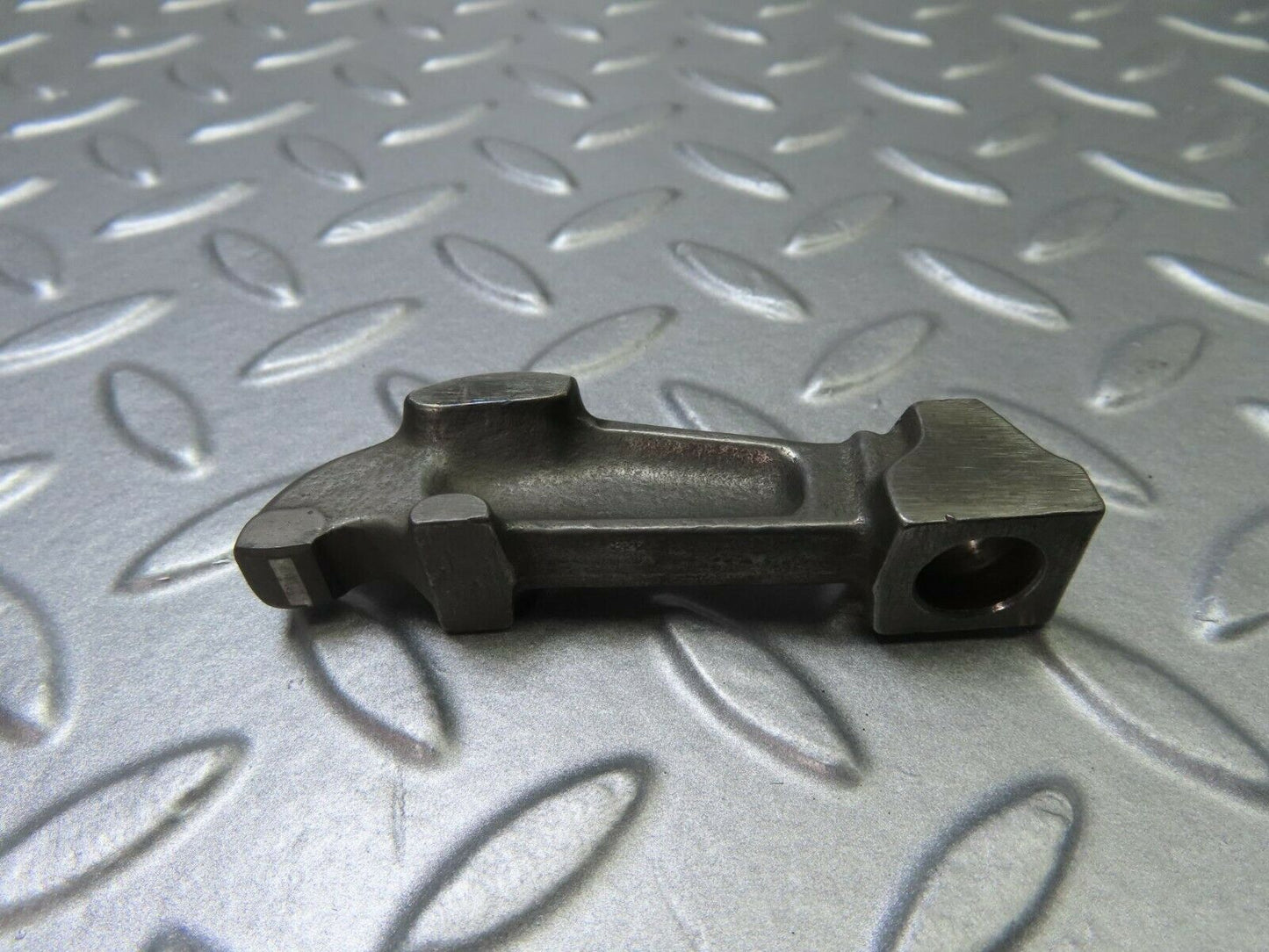 9129 Mercedes-Benz W108 Valve Rocker Arm With Retaining Spring