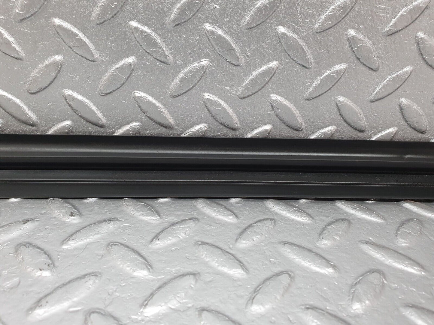 41714 Mercedes-Benz W124 200E Rear Windscreen Lower Rubber Seal