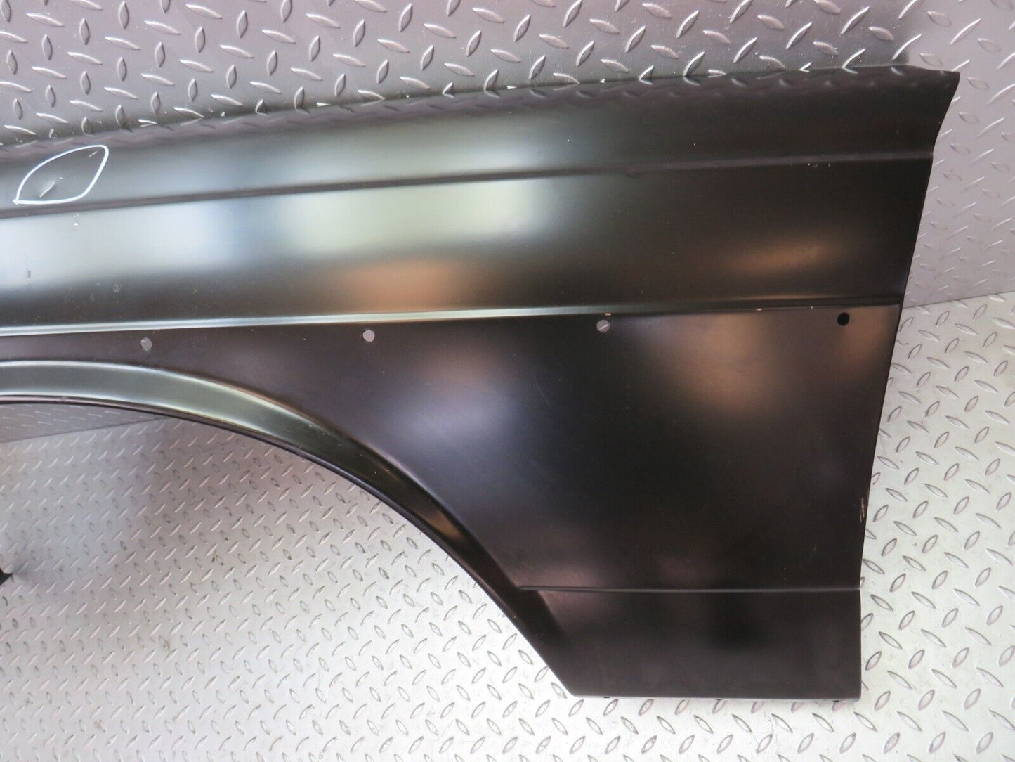 27093 Mercedes-Benz W123 280E Front Left Wing Fender