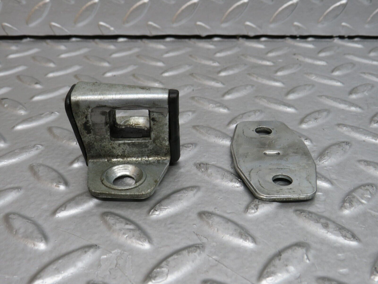 29571 Mercedes-Benz W124 230E Door Lock Latch