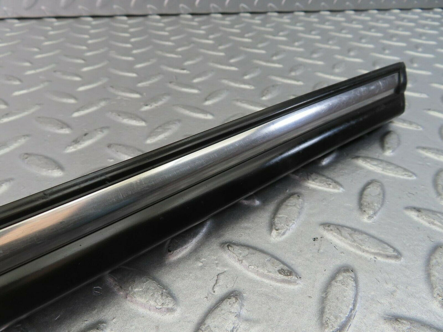 10287 Mercedes-Benz W116 Front Right Door Centre Moulding Trim
