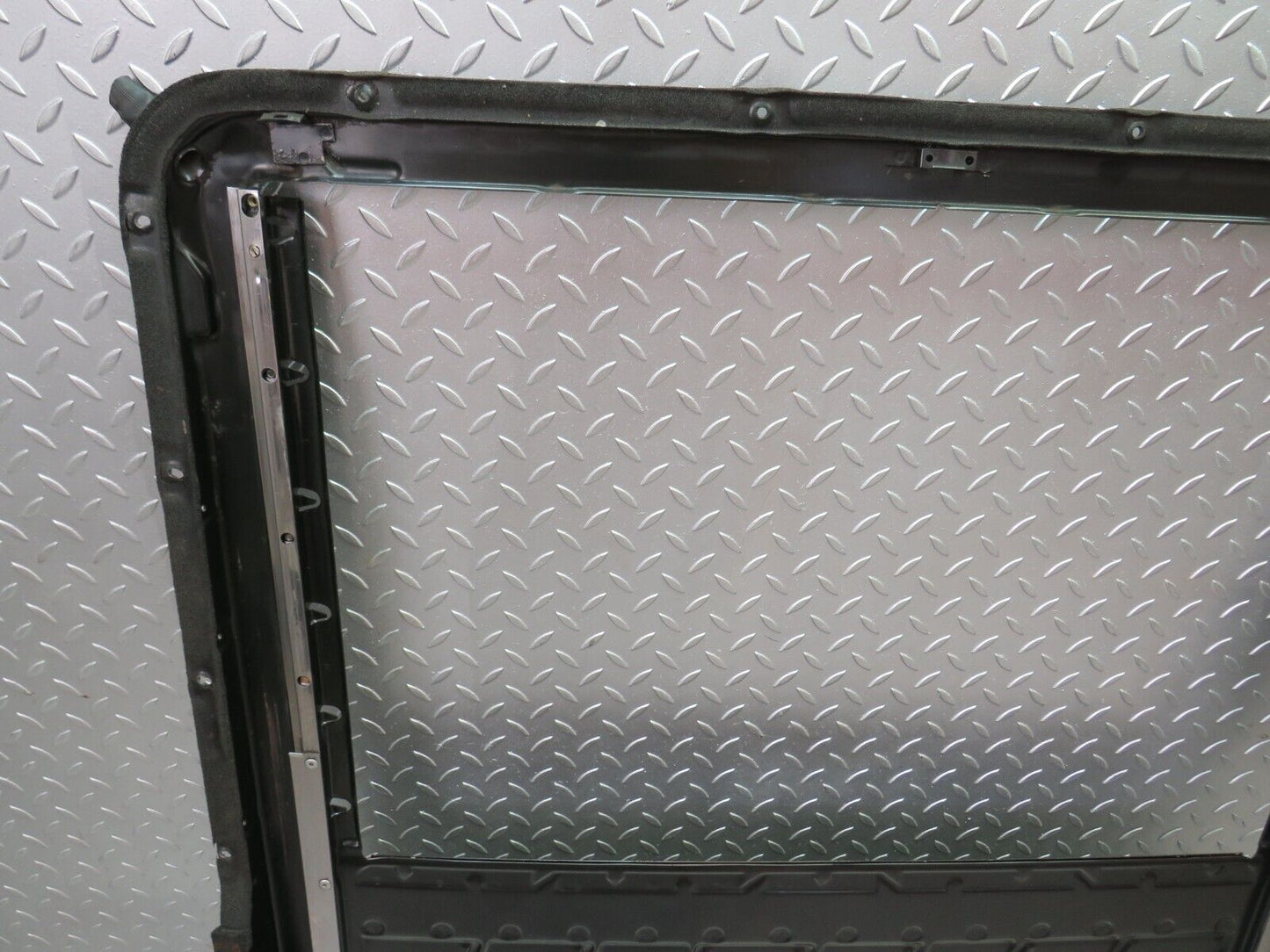 26622 Mercedes-Benz C124 220CE Coupe Power Sunroof Frame