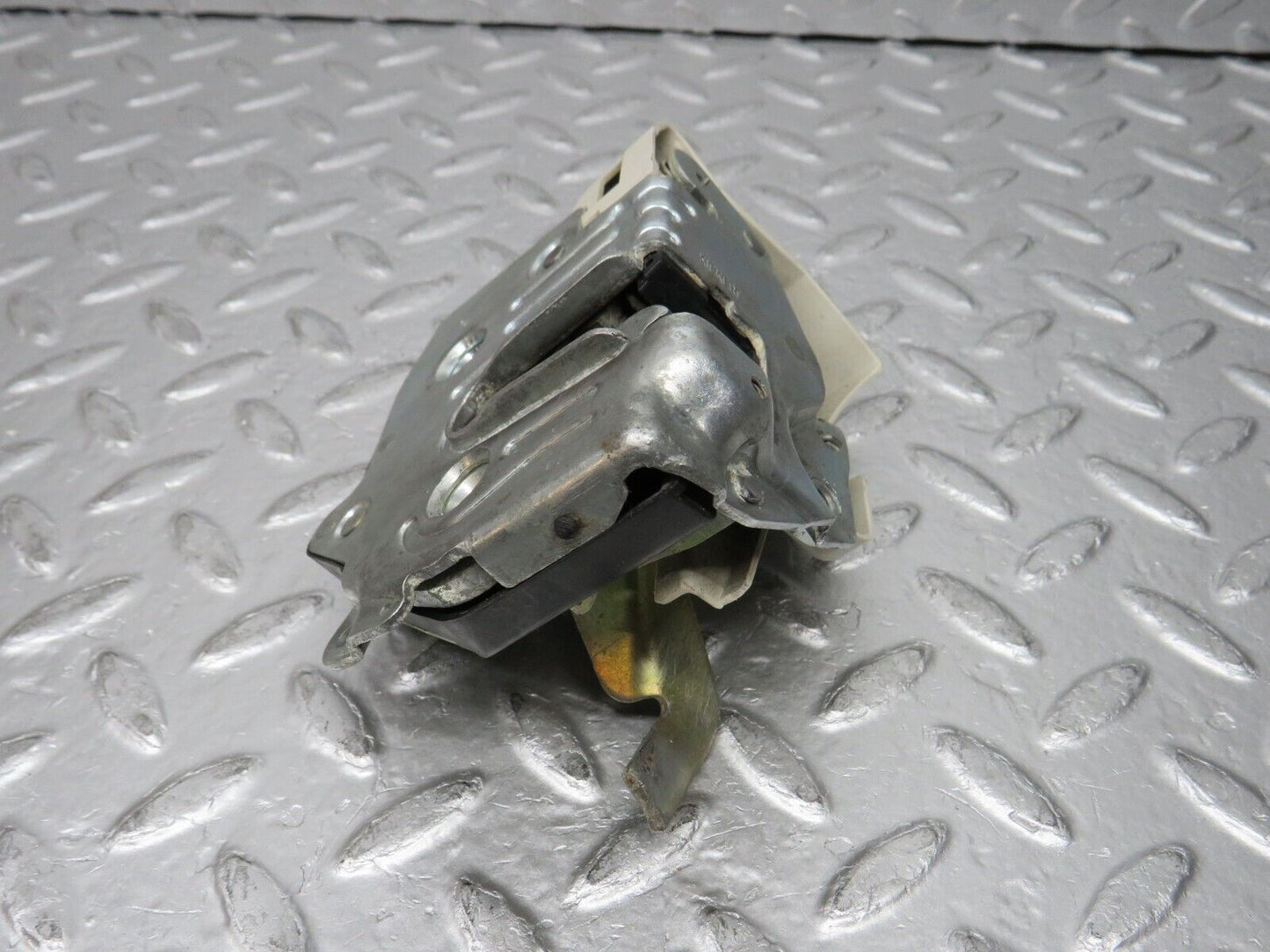 31394 Mercedes-Benz S124 220TE Wagon Rear Left Door Lock Mechanism