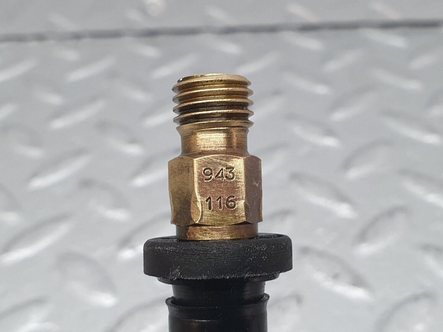 41032 Mercedes-Benz W126 300SE Fuel Injector Bosch 0000785623 0437502047