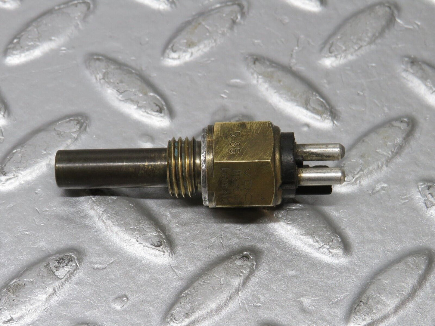 39330 Mercedes-Benz R107 500SL Coupe Temperature Sensor VDO