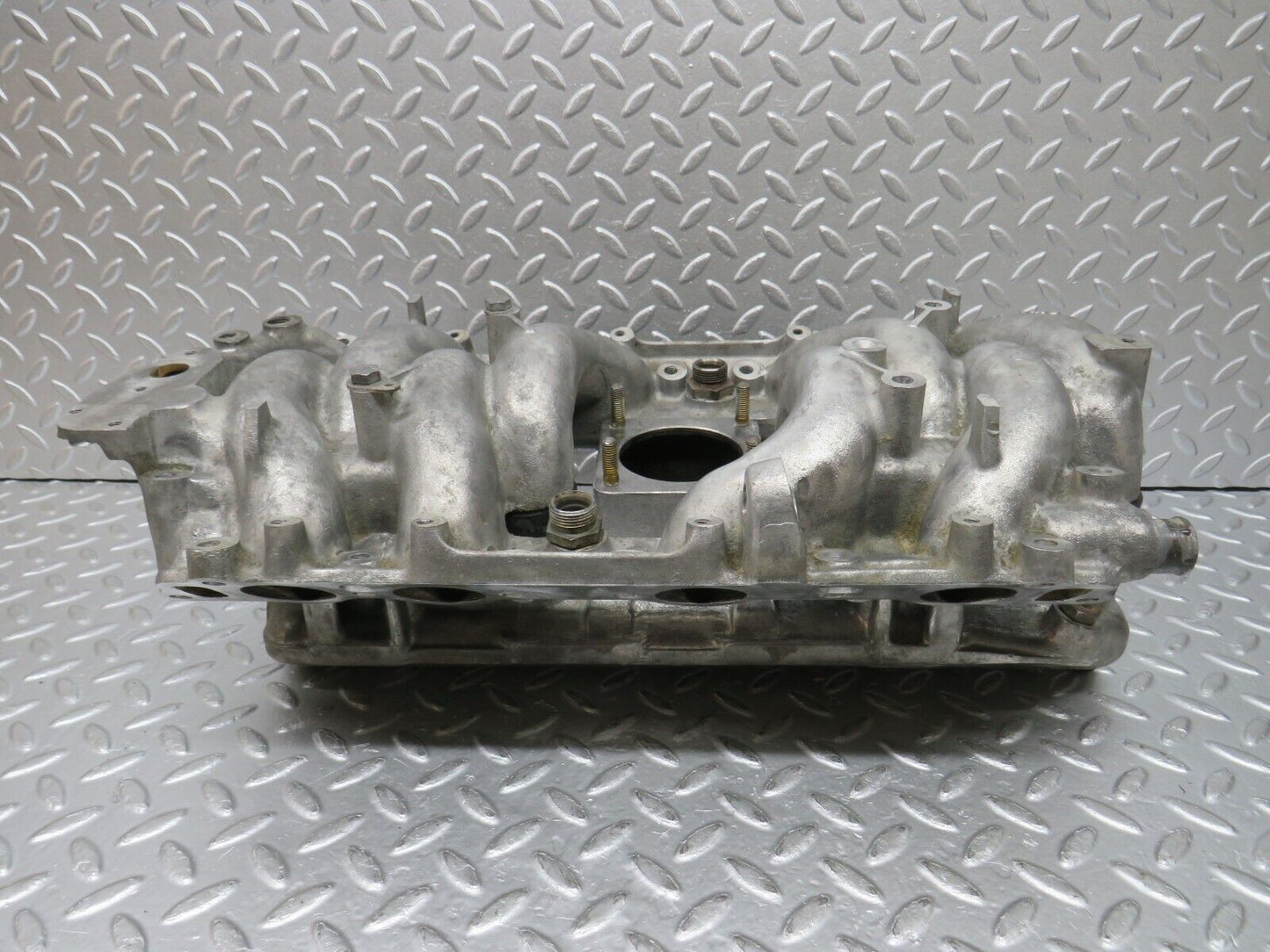 32814 Mercedes-Benz C107 R107 350 V8 Air Intake Manifold 1161412501