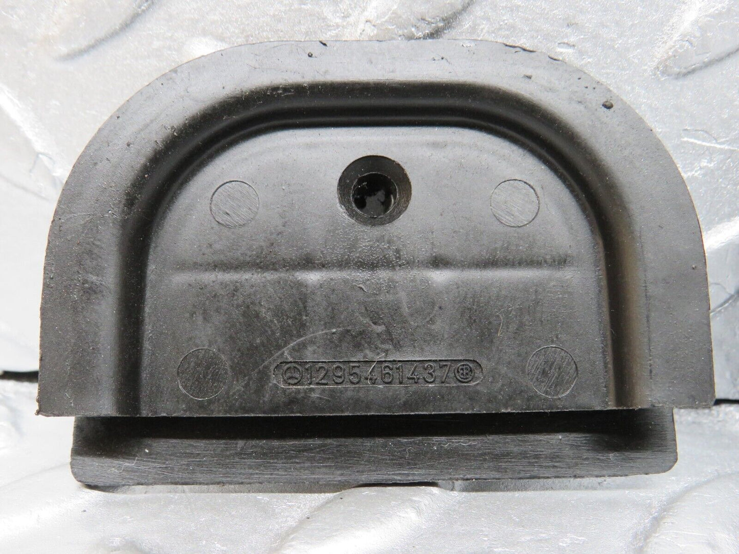 39766 Mercedes-Benz R129 320SL Coupe Front Panel Grommet 2x 1295461437