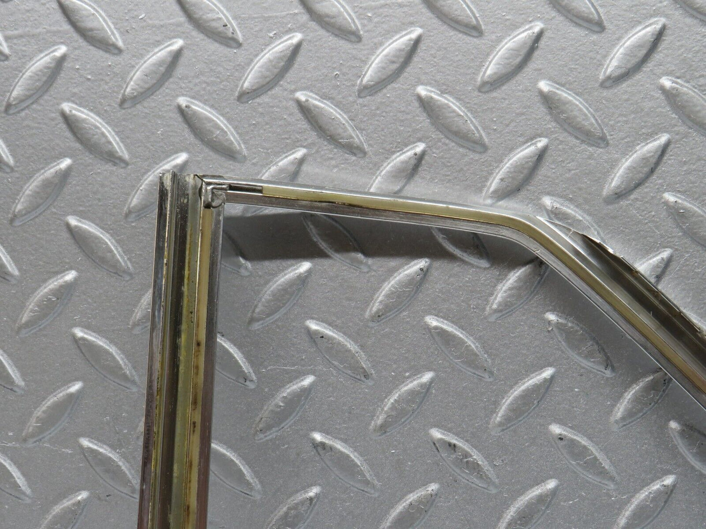 39855 Mercedes-Benz R107 350SL Hardtop Quarter Window Chrome Trim Right