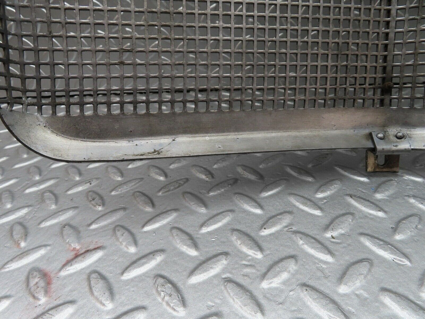 19798 Mercedes-Benz W121 190b Ponton Bonnet Grill