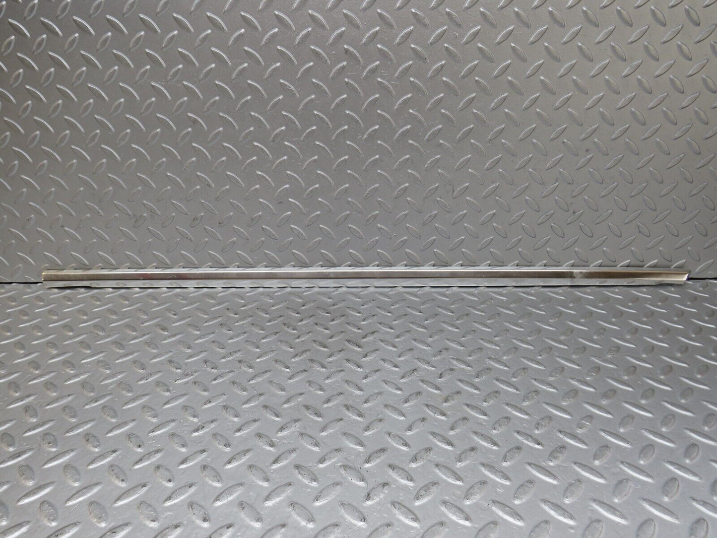 36294 Mercedes-Benz W126 420SE Front Left Door Chrome Moulding Trim