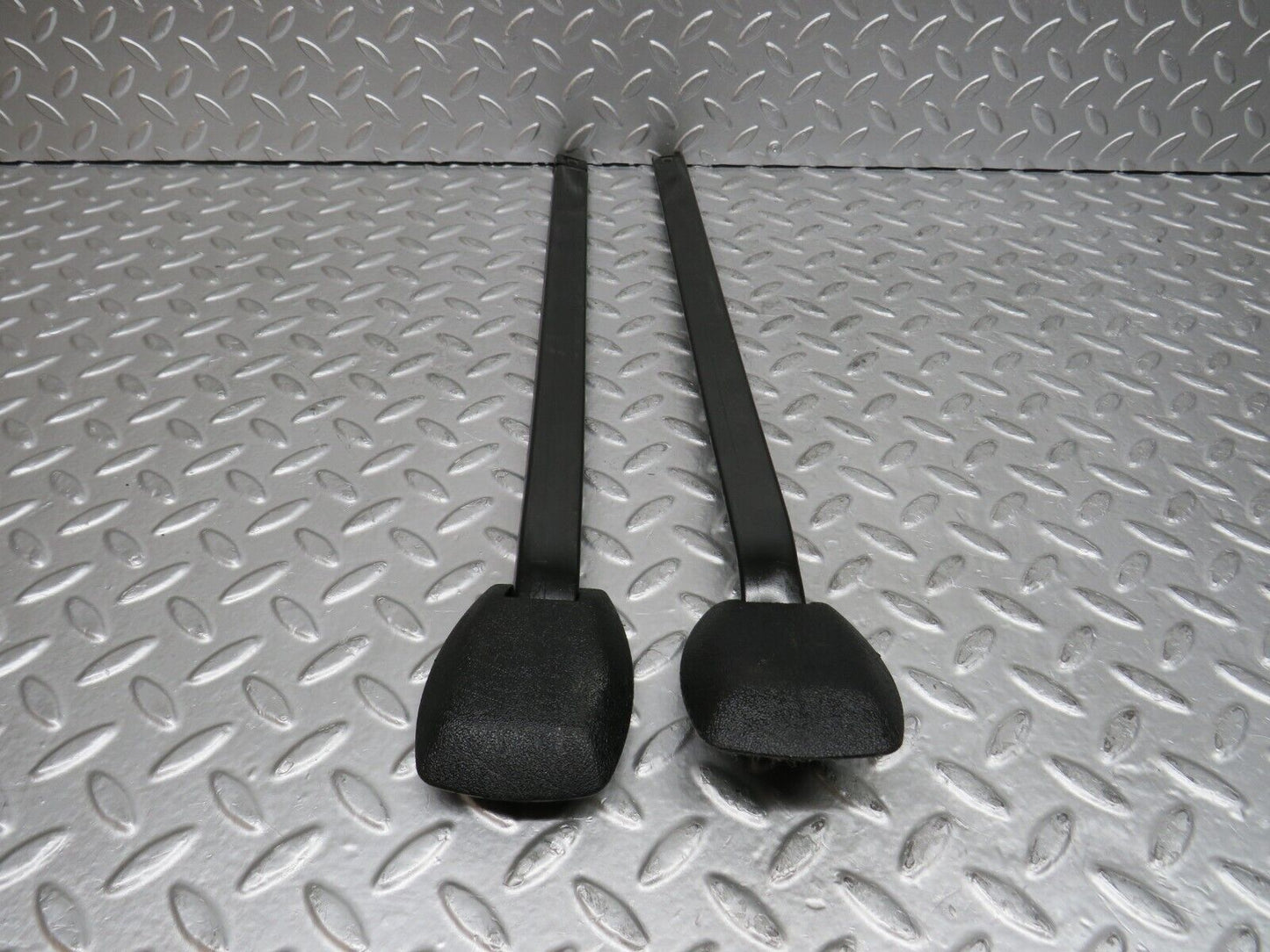 29401 Mercedes-Benz W124 230E Seat Belt Runner Pair 2019190920