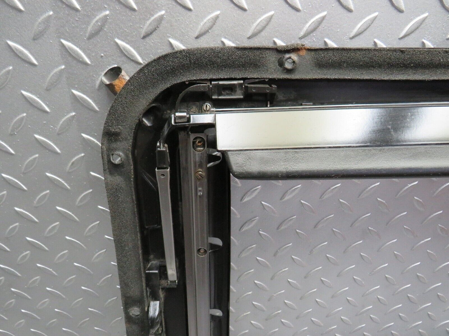 31708 Mercedes-Benz W201 190LE Power Sunroof Frame