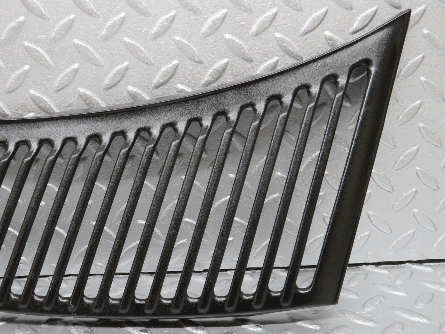 40081 Mercedes-Benz R107 350SL Air Intake Grill Left Side