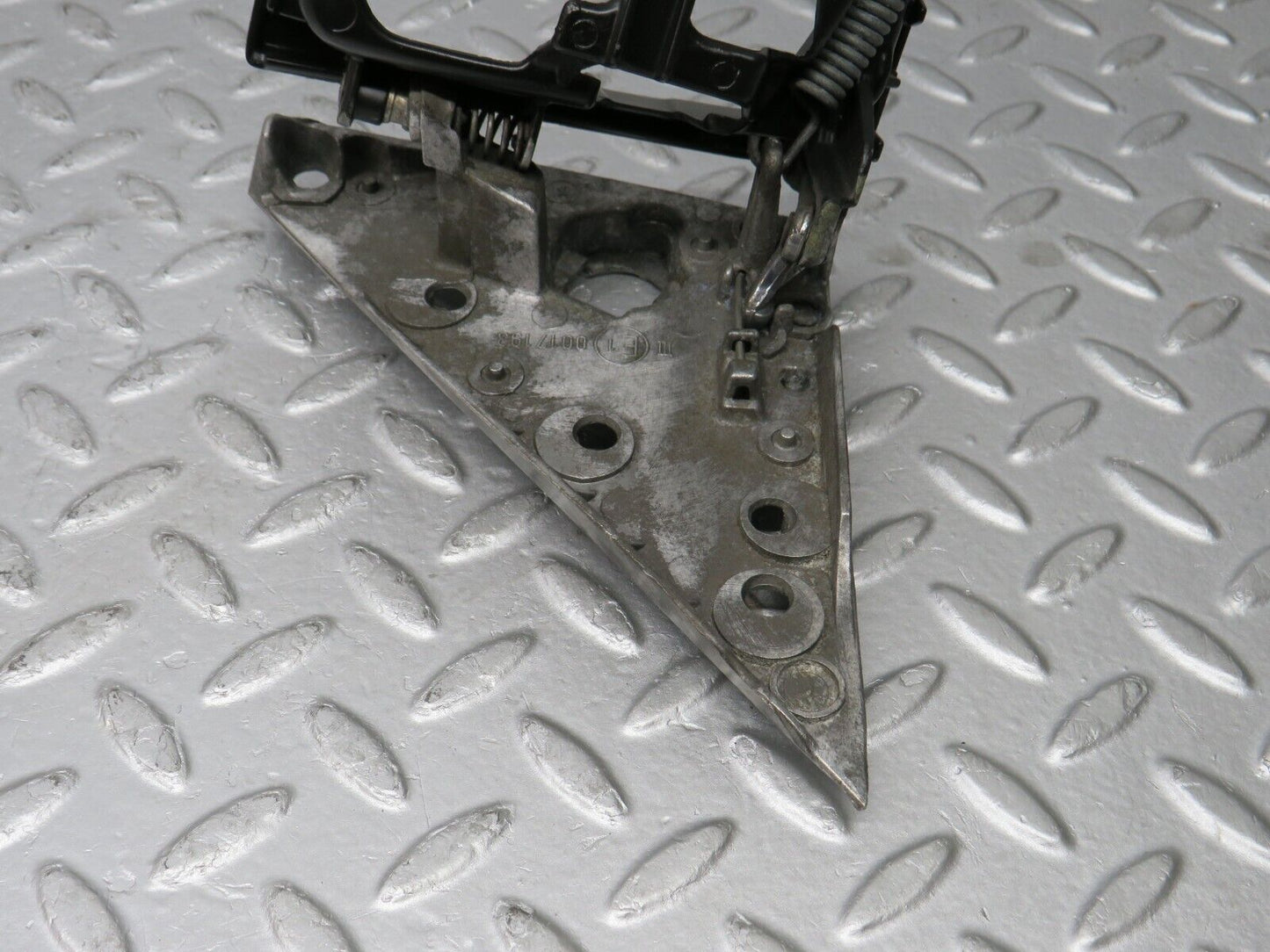 38200 Mercedes-Benz W201 190E 2.0L Wing Mirror Bracket With Frame Left 1248110541 1248110335