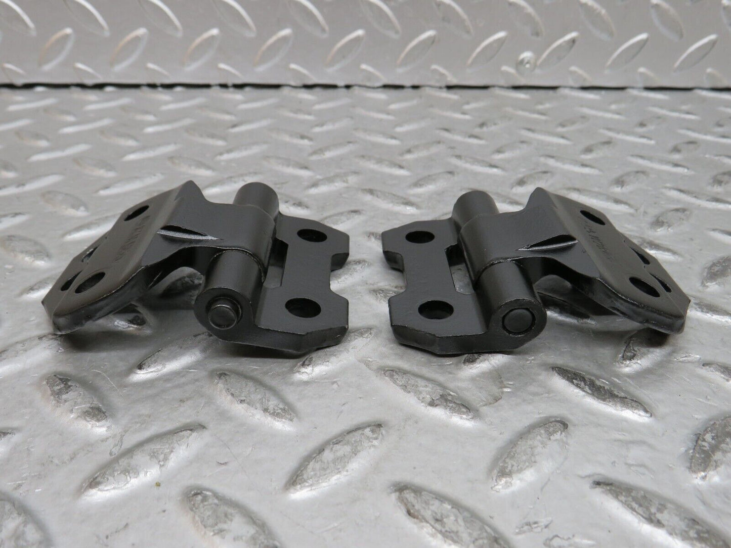 29132 Mercedes-Benz C124 320CE Coupe Left Door Hinge Pair