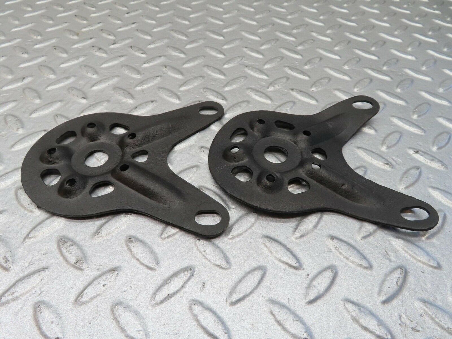 14283 Mercedes-Benz W116 350SE Rear Suspension Axle Mounting Bracket