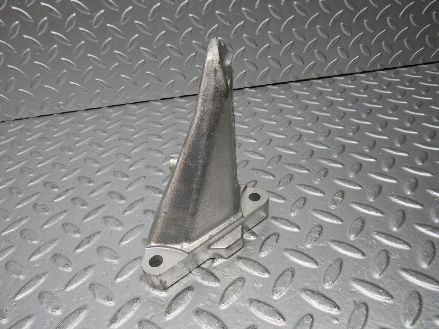 30731 Mercedes-Benz W201 190E 2.0L Engine Mount Bracket Right Side 1022234204