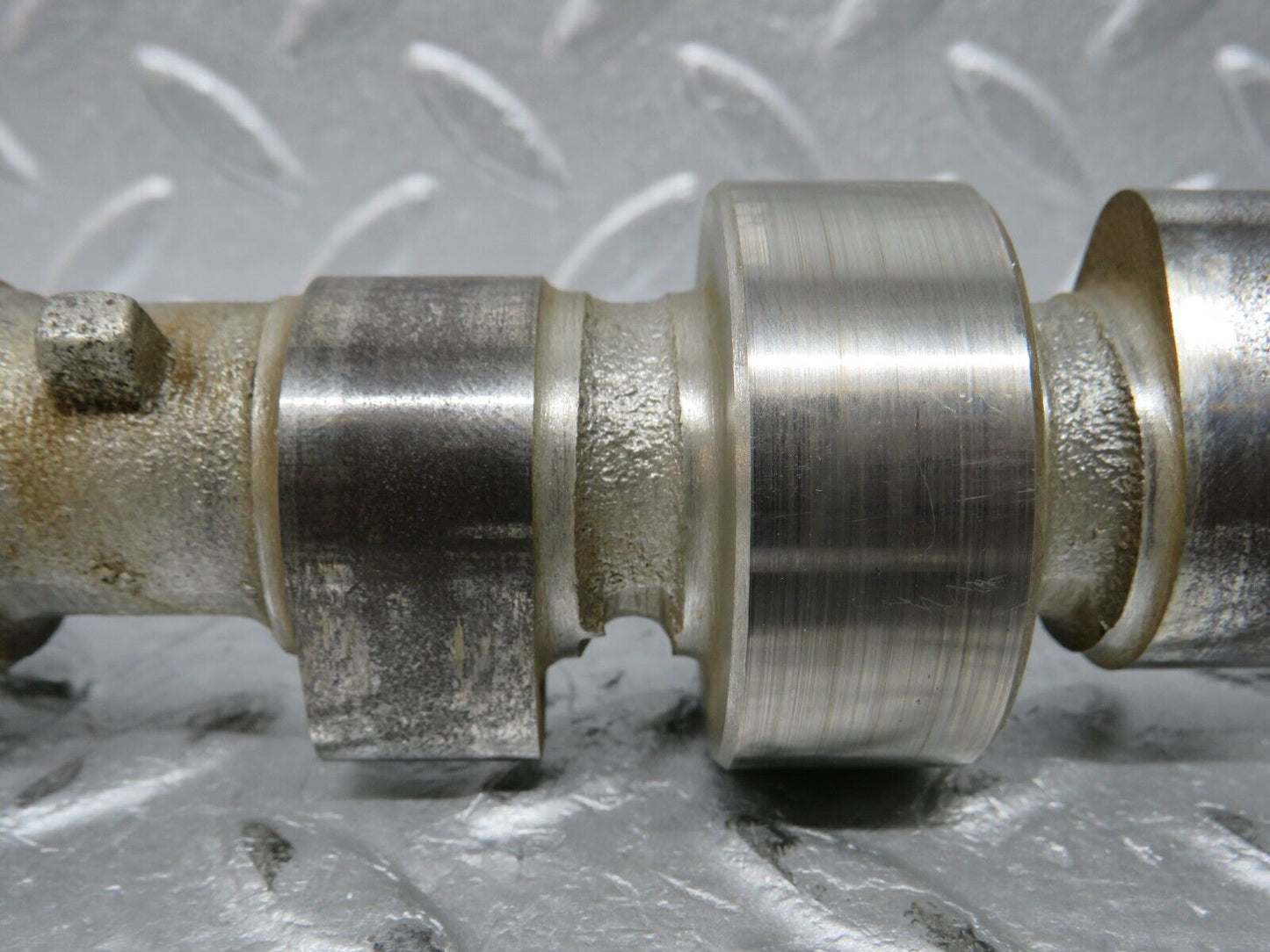 37134 Mercedes-Benz C126 420SEC Coupe Camshaft Right Side 11711