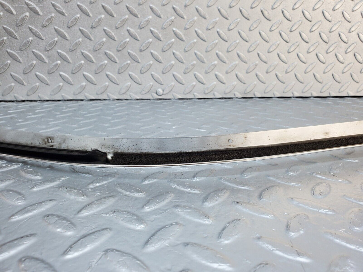45995 Mercedes-Benz W126 420SE Roof Chrome Trim Right Side