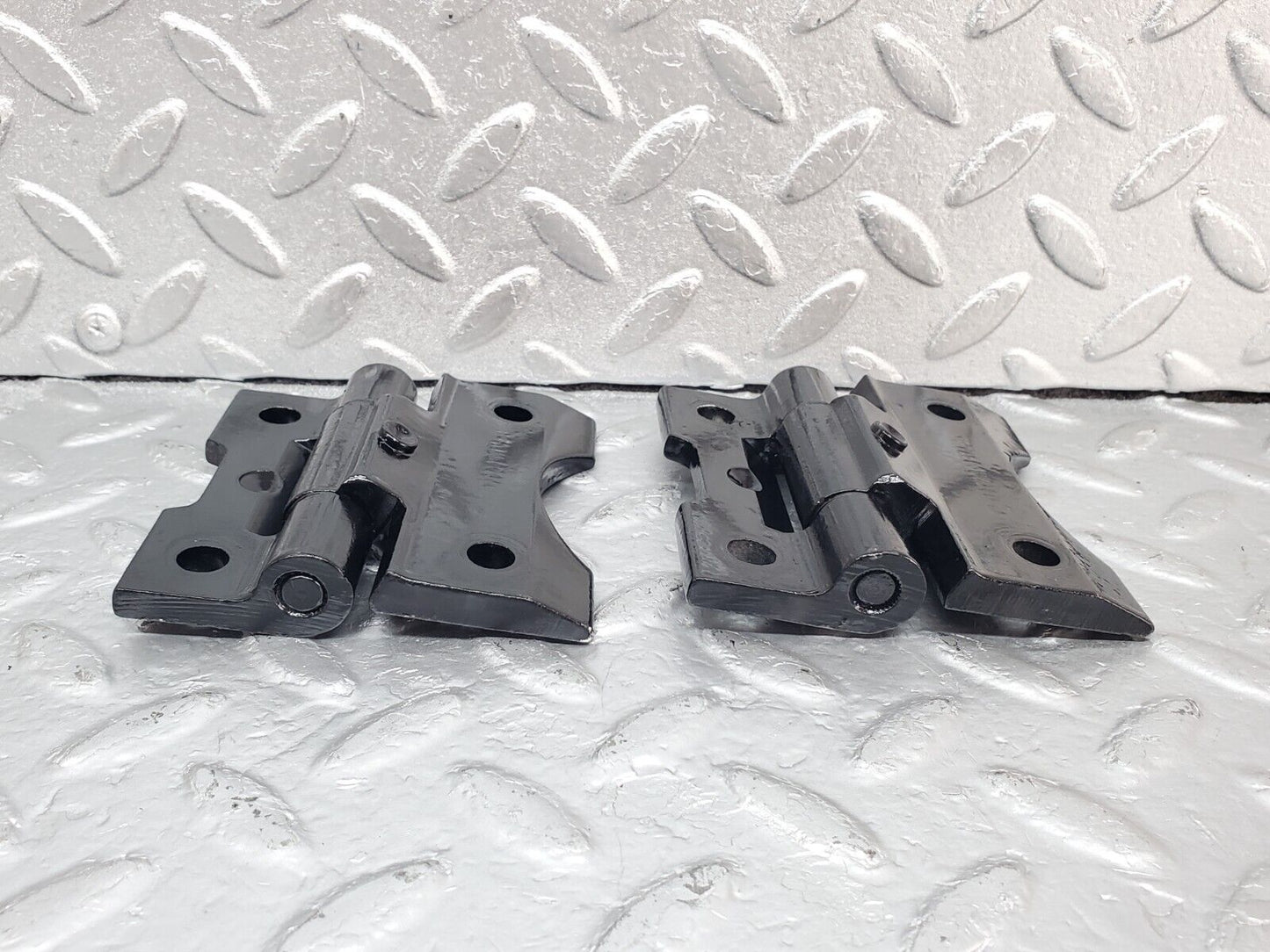 44338 Mercedes-Benz W123 280E Door Hinge Pair Left Side 1237200037