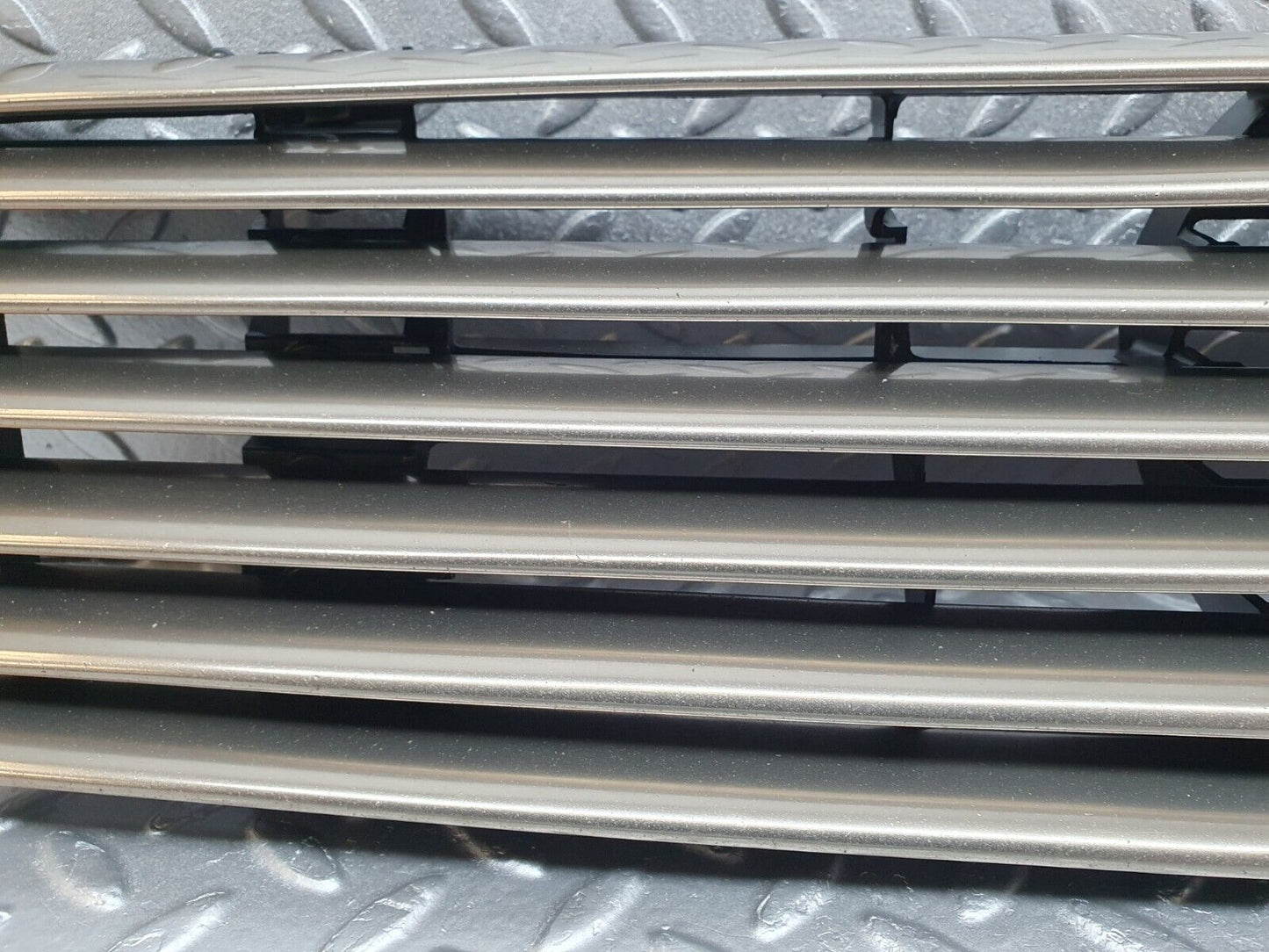 42175 Mercedes-Benz R129 320SL Coupe Bonnet Grill 1298800185