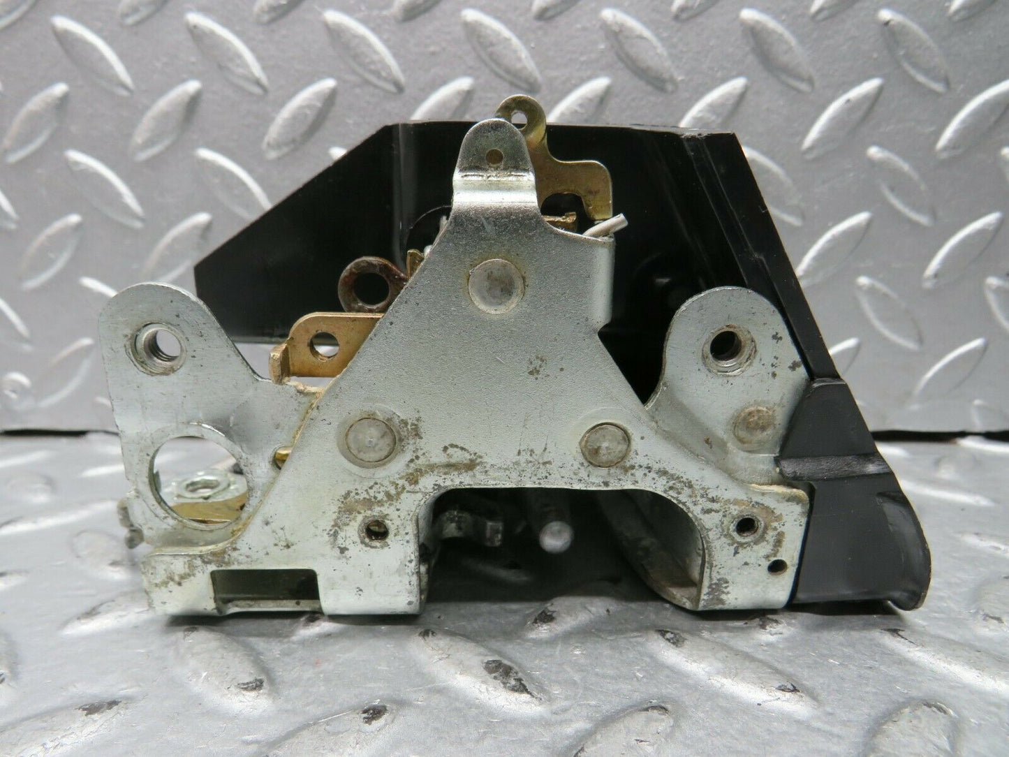 21982 Mercedes-Benz S123 280TE Rear Right Door Lock Mechanism 1237230208