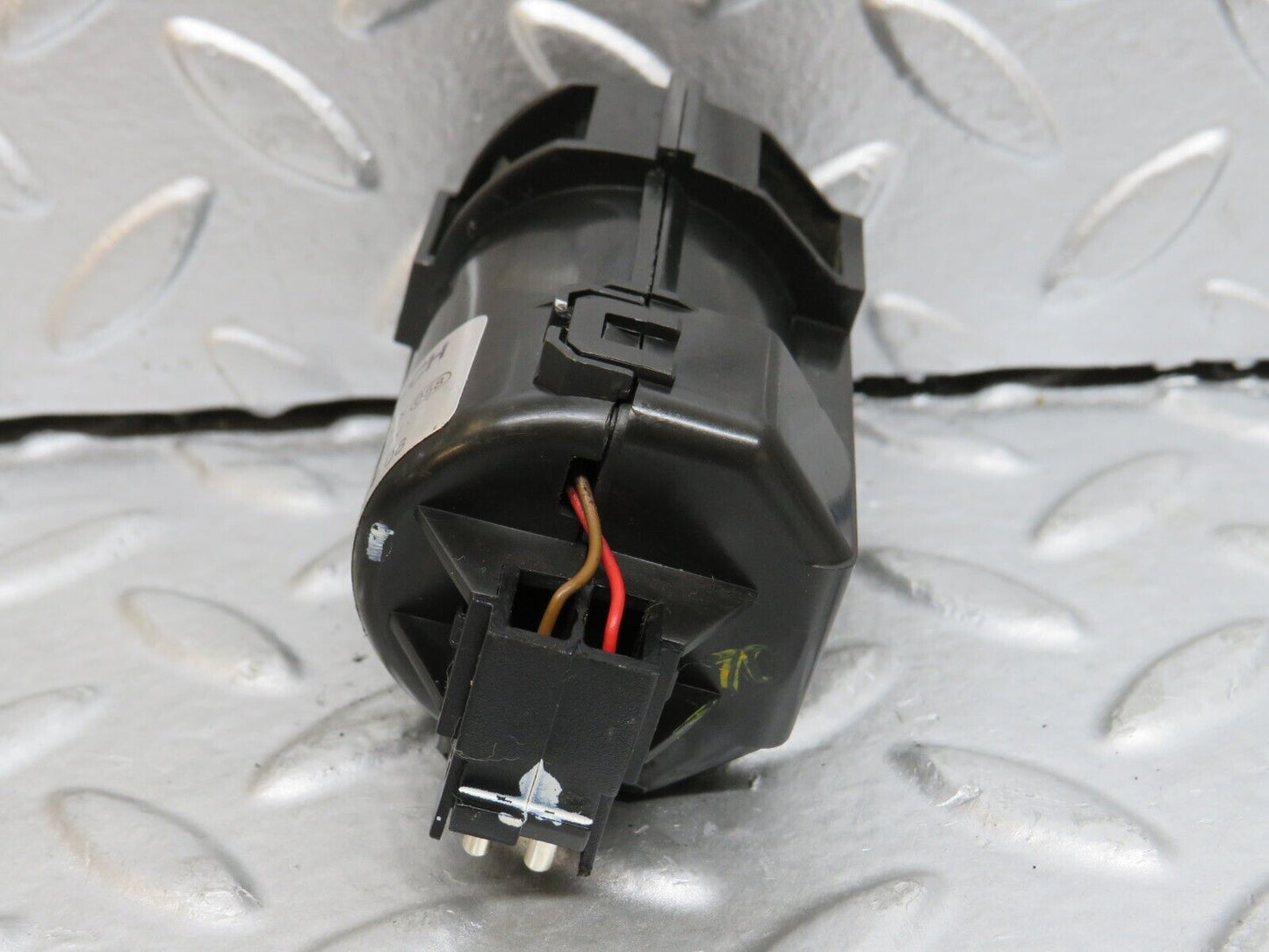 29467 Mercedes-Benz W124 230E Temperature Sensor 0008301908 0130002802