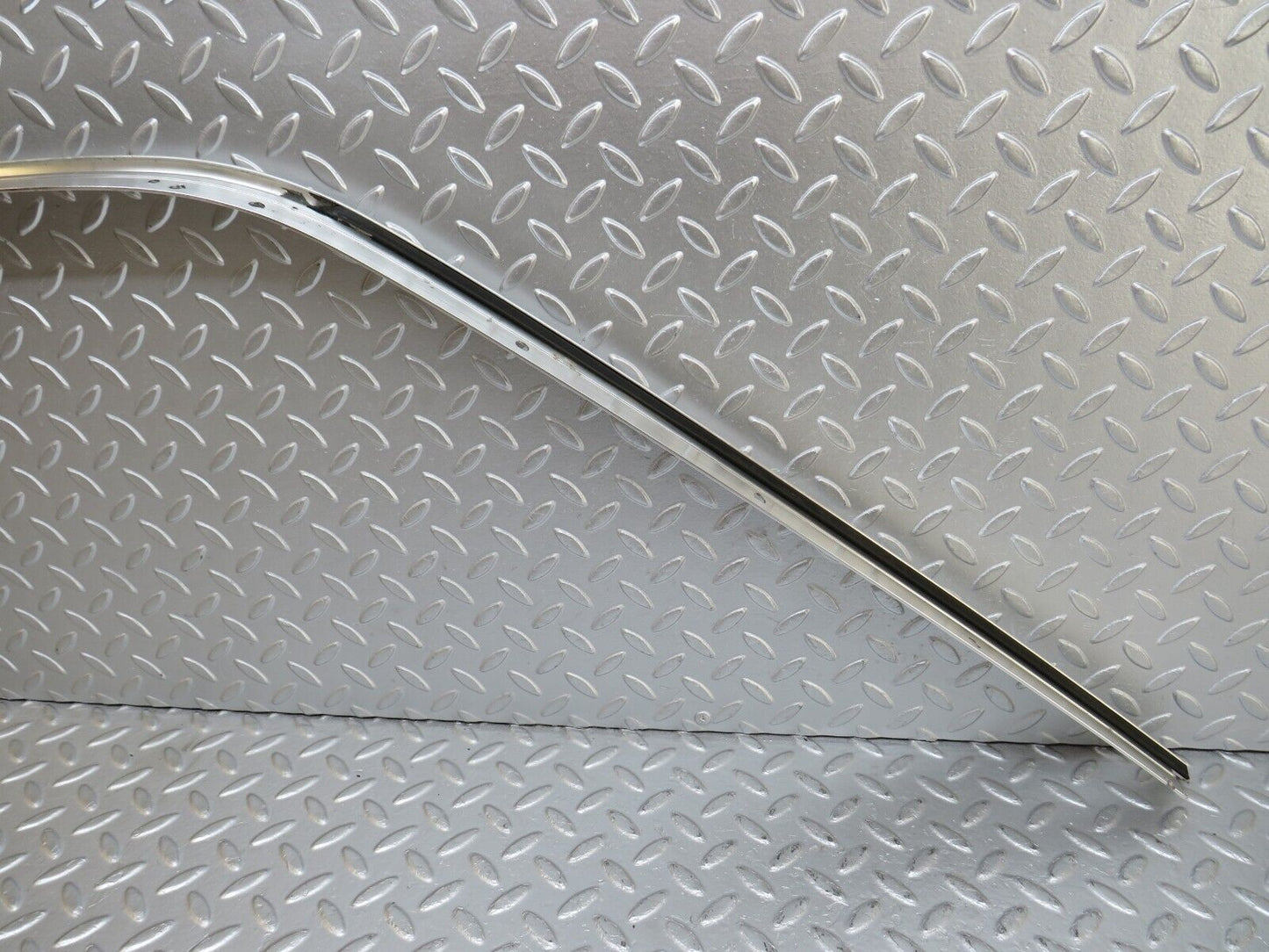 34457 Mercedes-Benz C126 380SEC Coupe Roof Chrome Trim Left Side