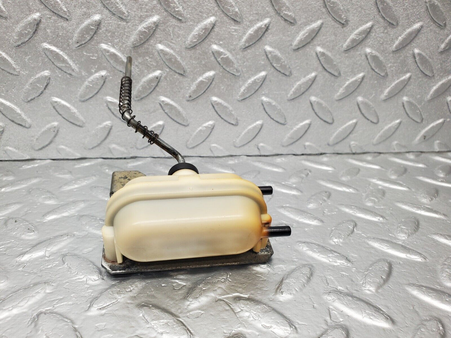 46472 Mercedes-Benz C123 280CE Coupe Fuel Tank Flap Cap Vacuum Actuator