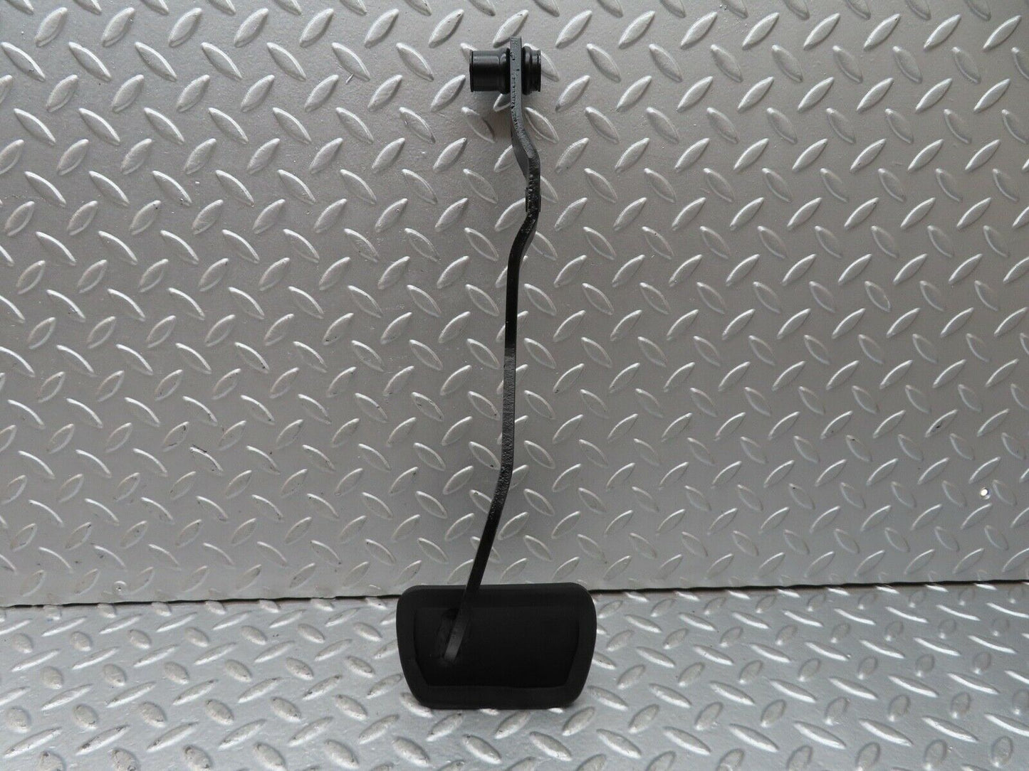 19099 Mercedes-Benz W123 300D Brake Pedal With Rubber