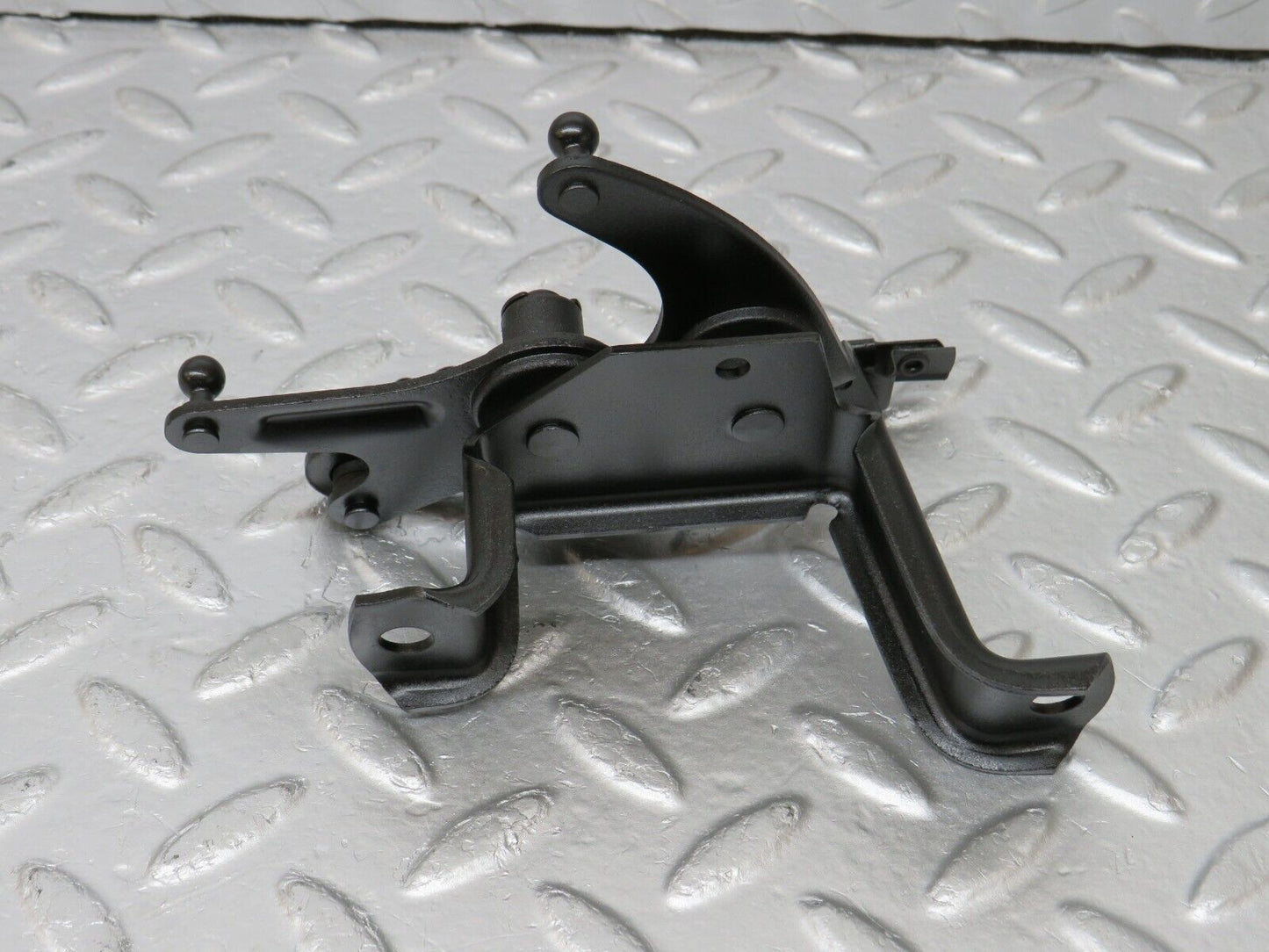 34585 Mercedes-Benz C126 380SEC Coupe Throttle Linkage