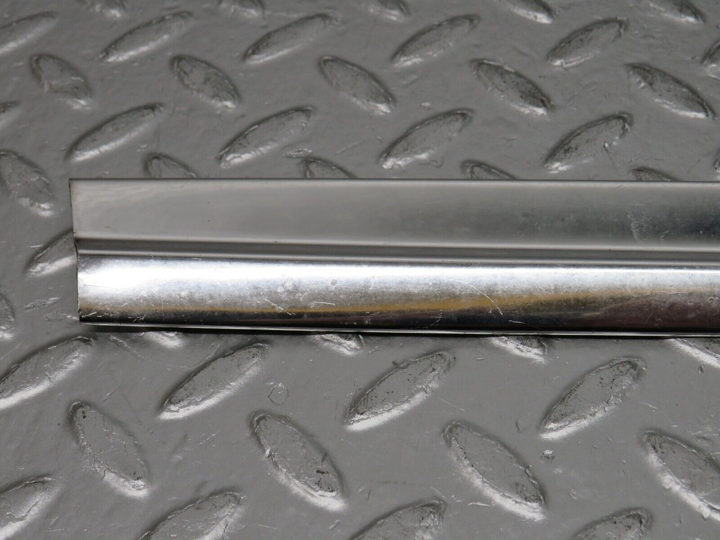 0742 Mercedes-Benz C107 350SLC Coupe Rear Left Window Chrome