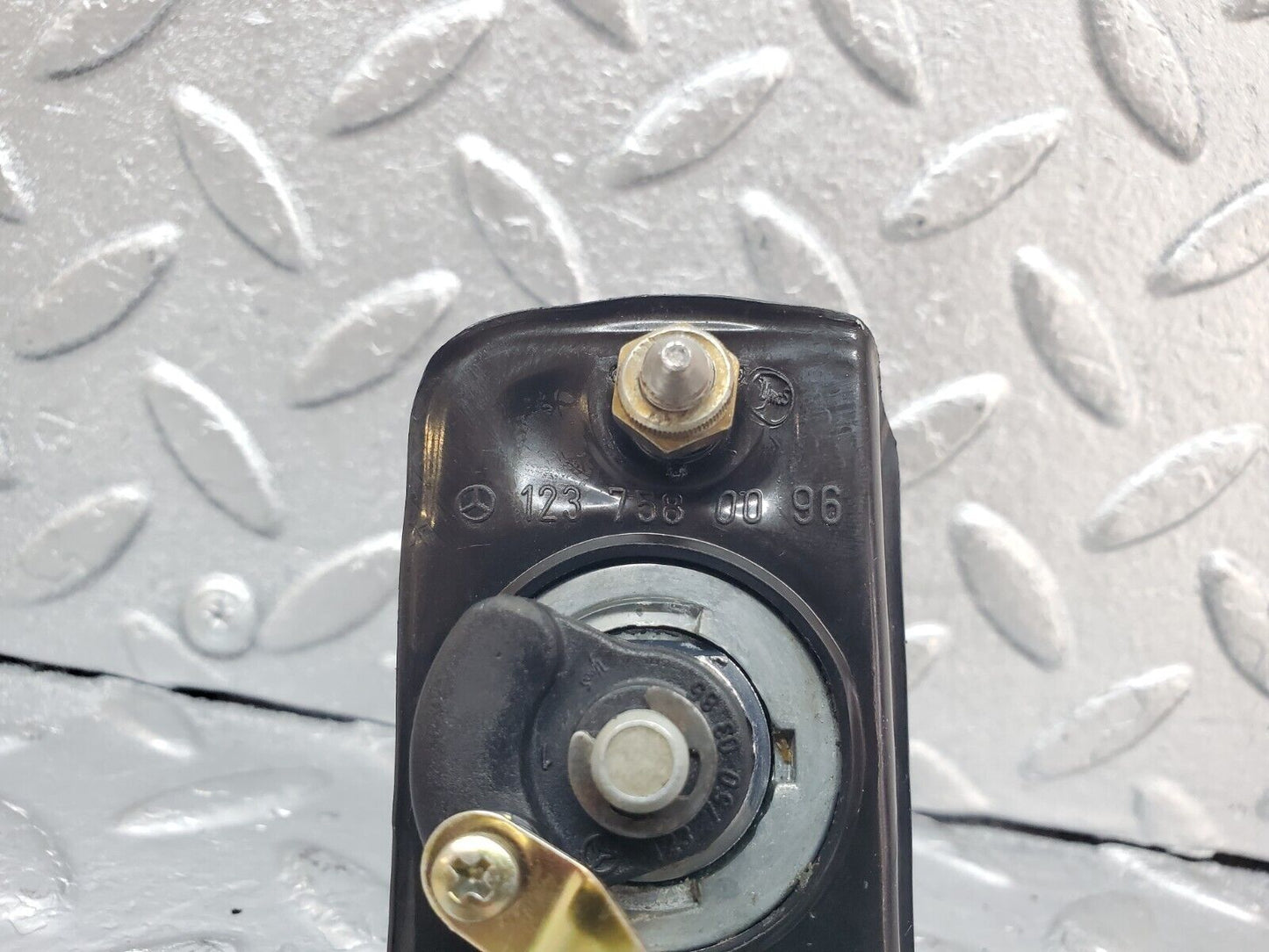 44395 Mercedes-Benz W123 280E Trunk Lock With Key 1237580096 1237500385