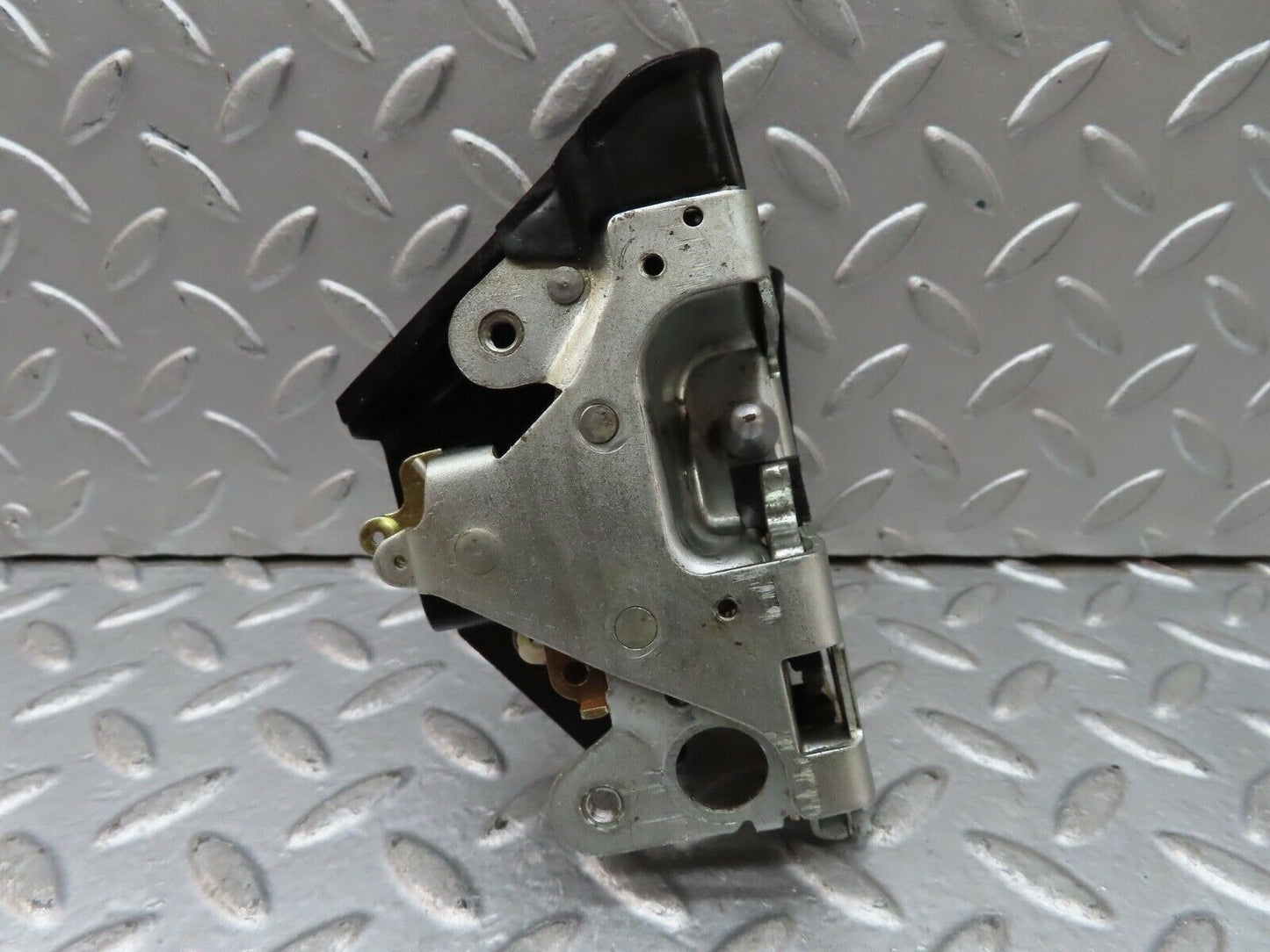 19153 Mercedes-Benz W123 300D Rear Right Door Lock Mechanism 1237330208