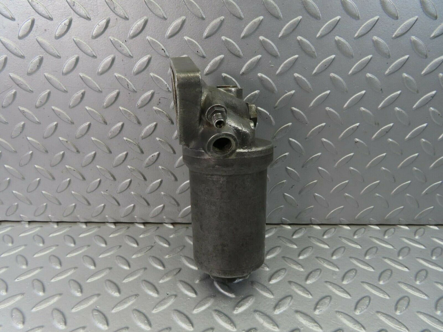 8917 Mercedes-Benz W108 Oil Filter Housing