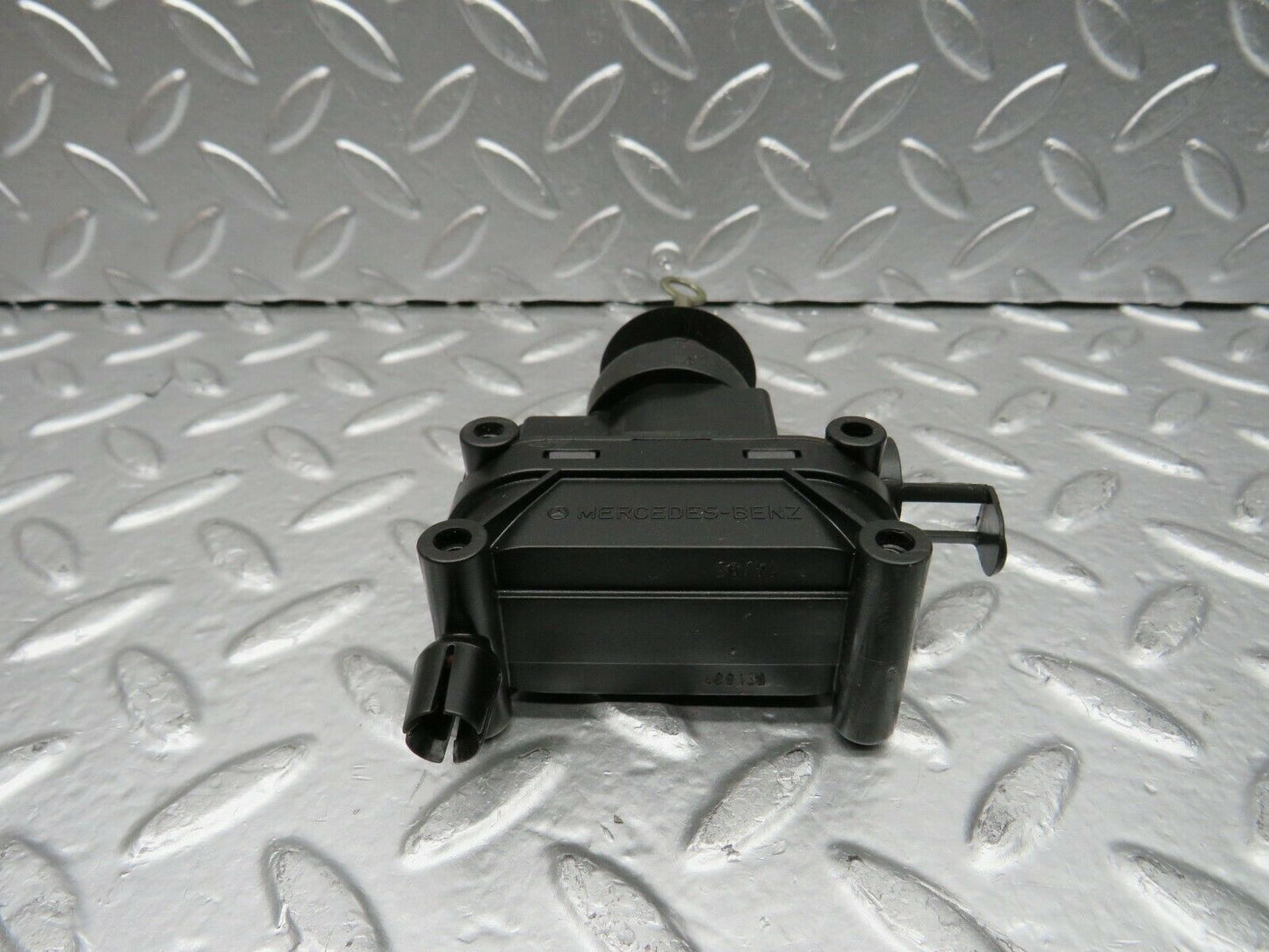 22494 Mercedes-Benz C124 E220 Coupe Door Lock Vacuum Actuator