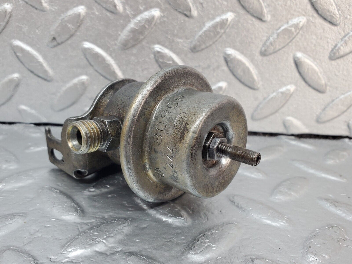 45409 Mercedes-Benz 280E M110.983 Fuel Pressure Regulator Bosch 0280161007