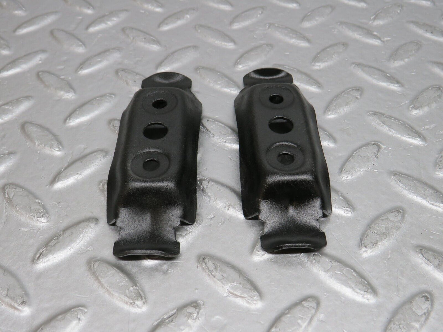 38107 Mercedes-Benz A124 320E Cabriolet Fuel Pump Fuel Filter Bracket