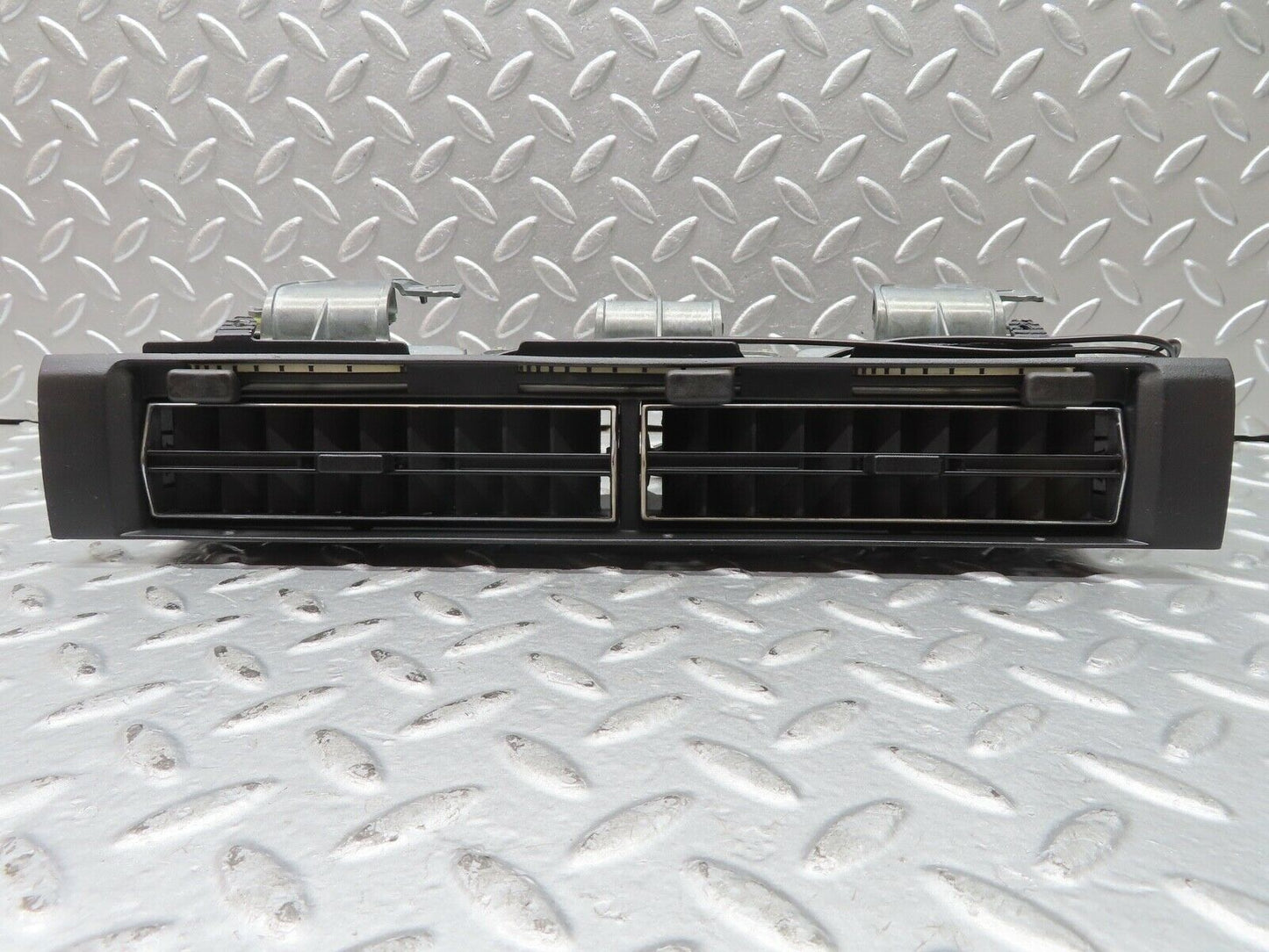 21667 Mercedes-Benz W126 300SE Dashboard Centre Air Vent 1268310030