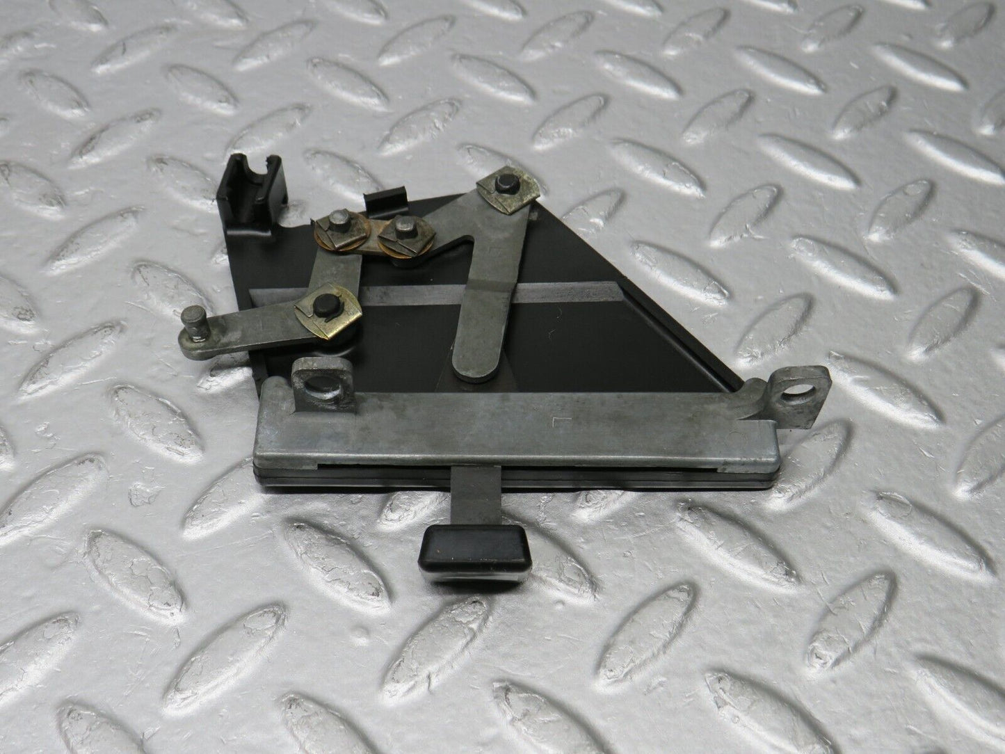 39202 Mercedes-Benz R107 500SL Air Vent Control Lever Left 1078300385