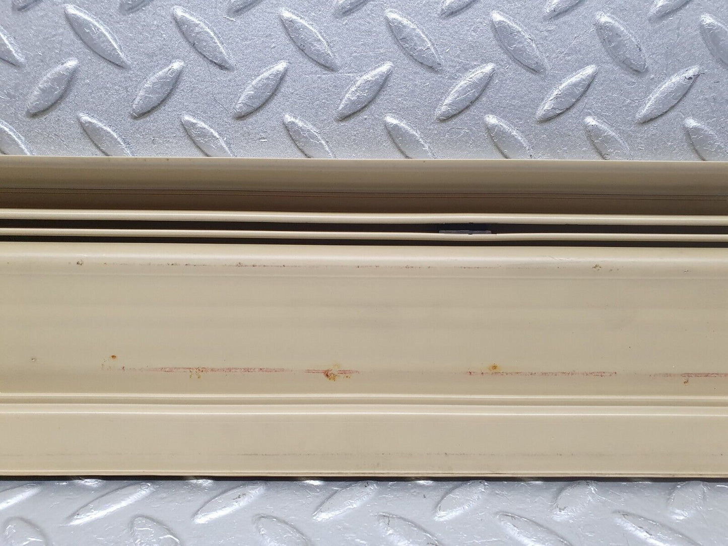 40909 Mercedes-Benz W126 300SE Rear Left Door Sill Trim Beige