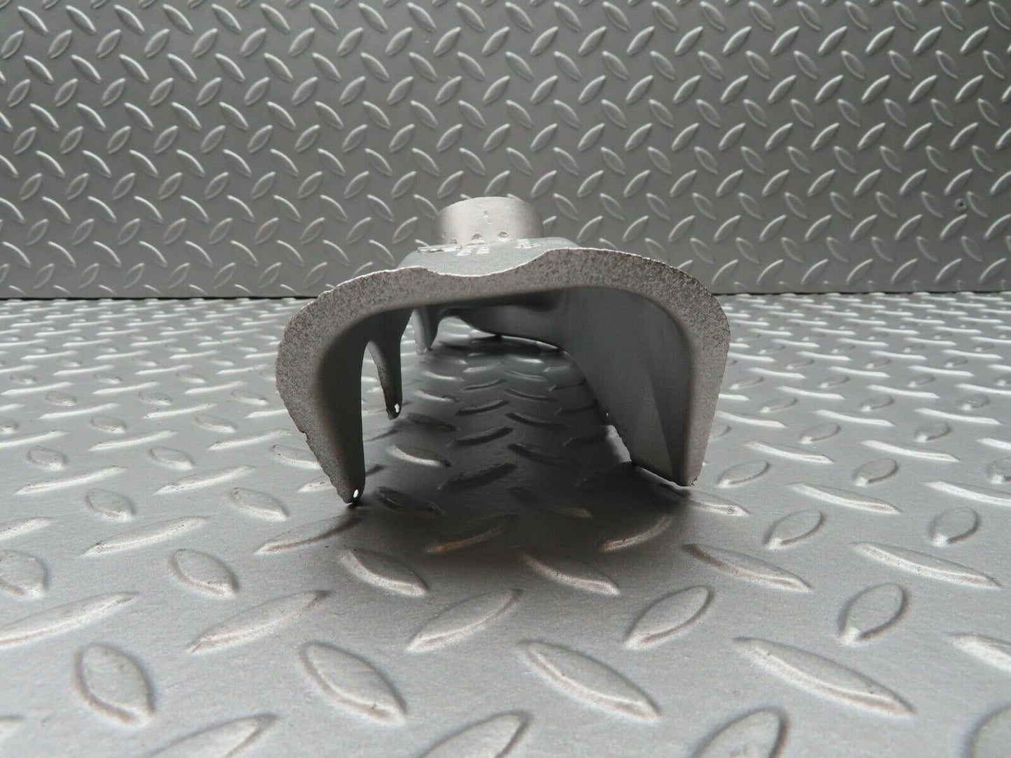 3932 Mercedes-Benz S123 200T Wagon Air Intake 0000944511