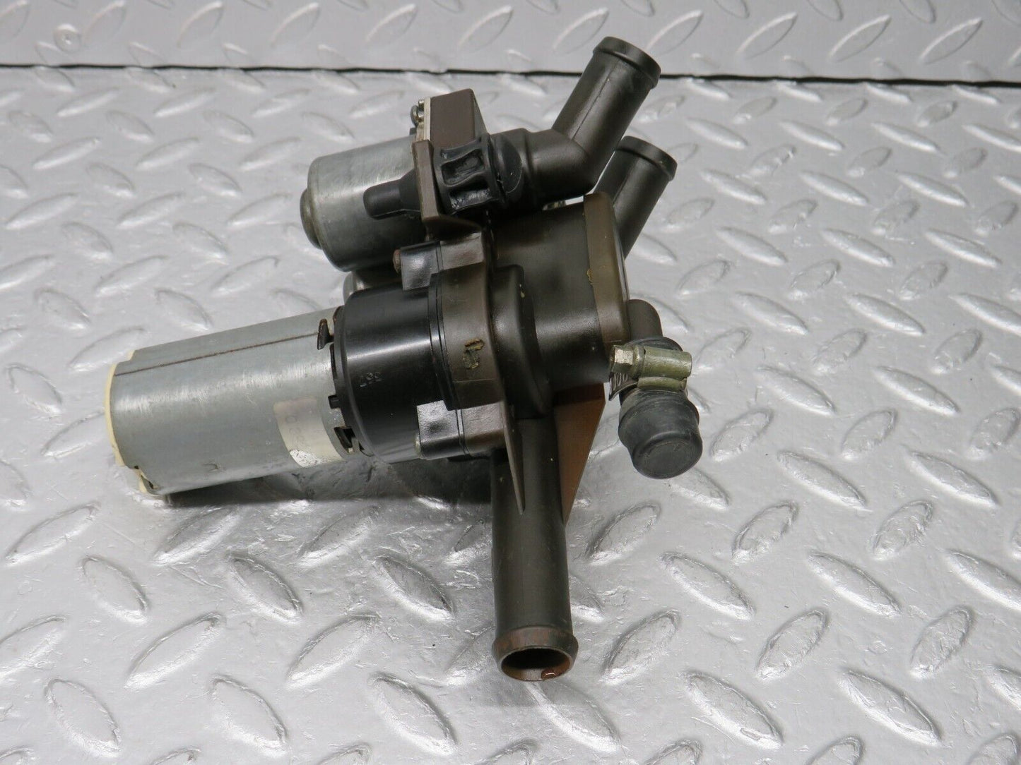 38033 Mercedes-Benz A124 320E Cabriolet Water Pump 0018303784 1147412081