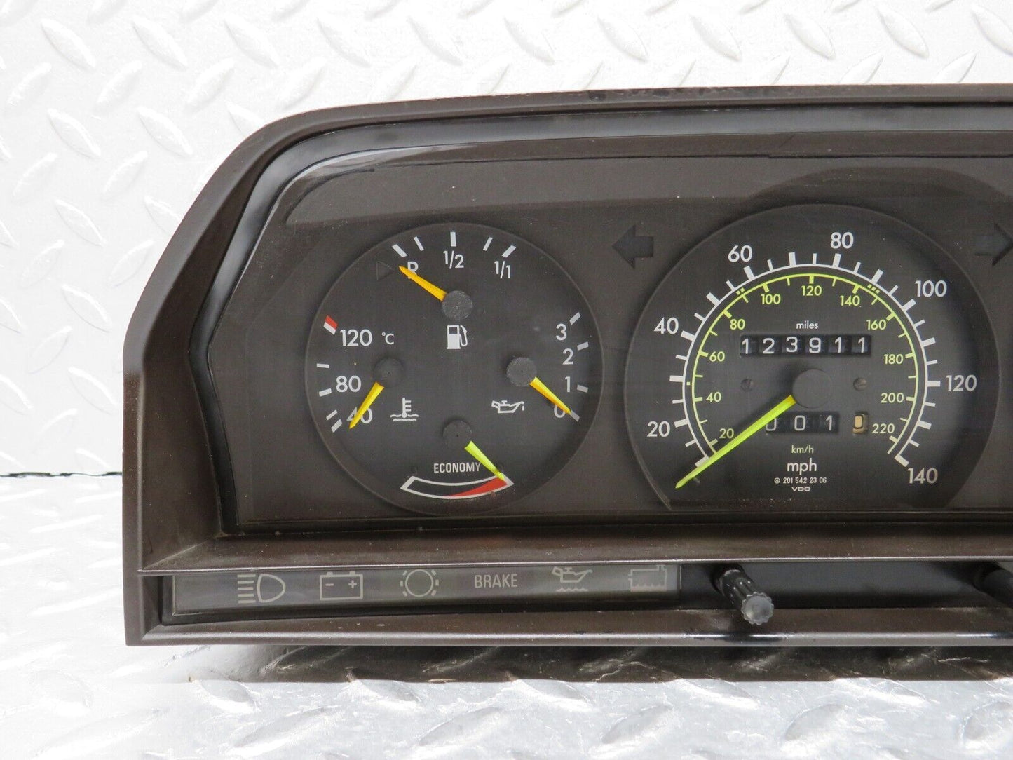 36528 Mercedes-Benz W201 190E Instrument Cluster 2015438321 2015422306