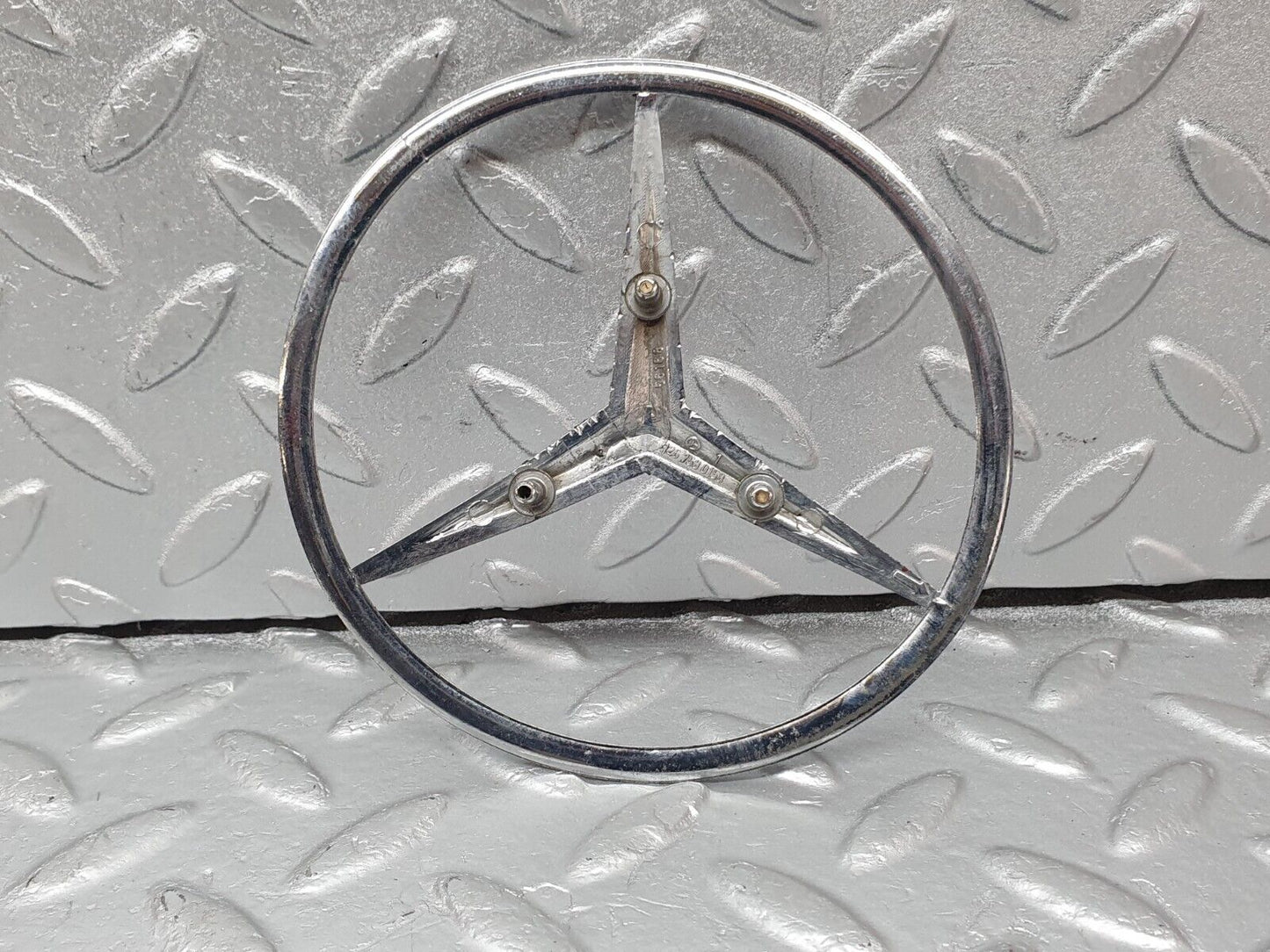 41206 Mercedes-Benz W126 300SE Trunk Lid Badge Emblem 1267580158